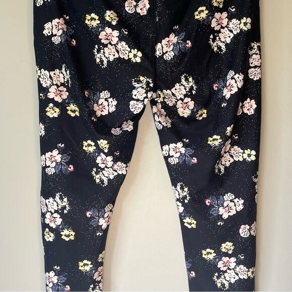 Maurices Blue Floral Patterened In Motion Cropped Leggings Size Large - Picture 9 of 10
